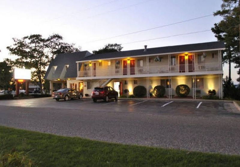 Riviera Motel - From Web Listing (newer photo)